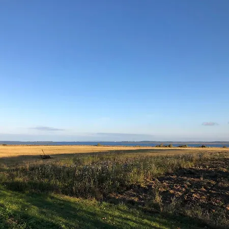 With Sea View On Stryno דירה *